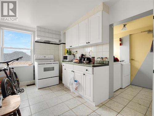 401 Parent Avenue, Windsor, ON - Indoor Photo Showing Kitchen