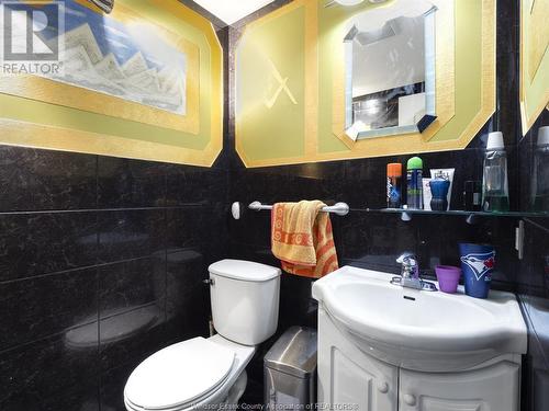 401 Parent Avenue, Windsor, ON - Indoor Photo Showing Bathroom