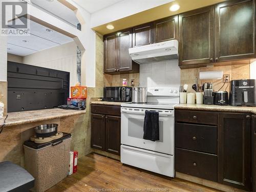 401 Parent Avenue, Windsor, ON - Indoor Photo Showing Kitchen