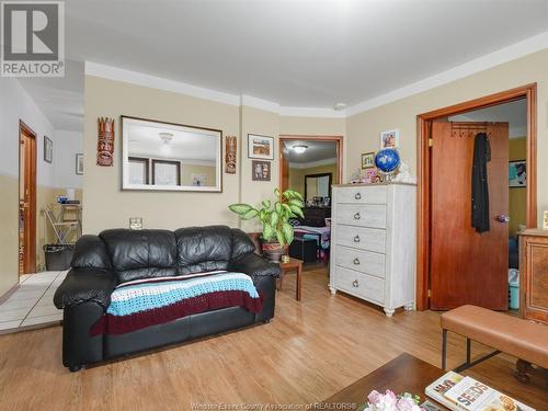 401 Parent Avenue, Windsor, ON - Indoor Photo Showing Living Room