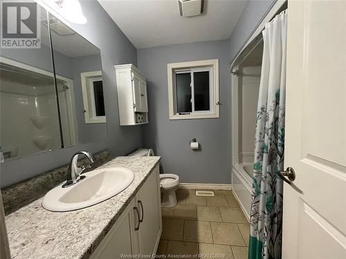3237 Seville, Windsor, ON - Indoor Photo Showing Bathroom