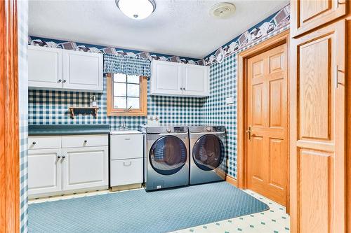 49 Melody Drive, Delhi, ON - Indoor Photo Showing Laundry Room