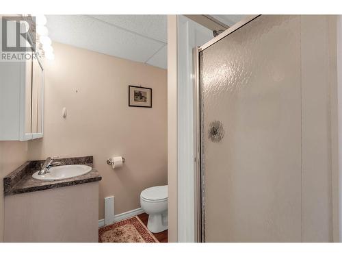 705 Royal Pine Drive, Kelowna, BC - Indoor Photo Showing Bathroom