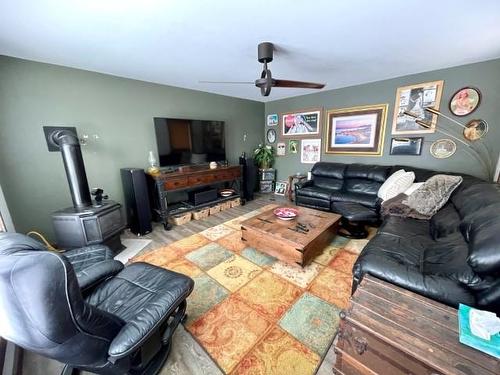 3 144 Andy Camp Road, Kenora, ON - Indoor Photo Showing Living Room