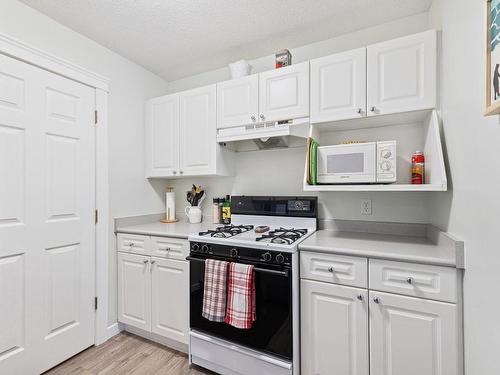 305-1105 Henry Rd, Courtenay, BC - Indoor Photo Showing Kitchen