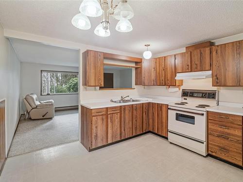 7871,7873 Aats Rd, Lantzville, BC - Indoor Photo Showing Kitchen With Double Sink