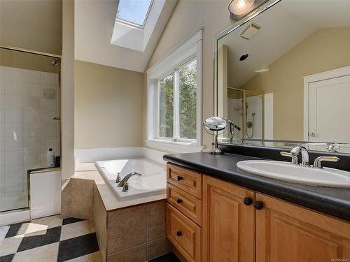 3465 Cadboro Bay Rd, Oak Bay, BC - Indoor Photo Showing Bathroom