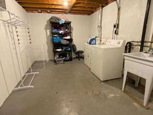 1714 Douglas Street, Merritt, BC - Indoor Photo Showing Laundry Room