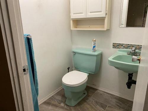 1714 Douglas Street, Merritt, BC - Indoor Photo Showing Bathroom