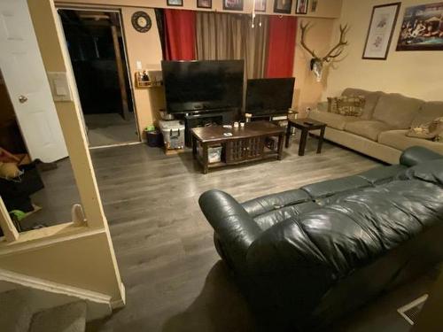 1714 Douglas Street, Merritt, BC - Indoor Photo Showing Living Room