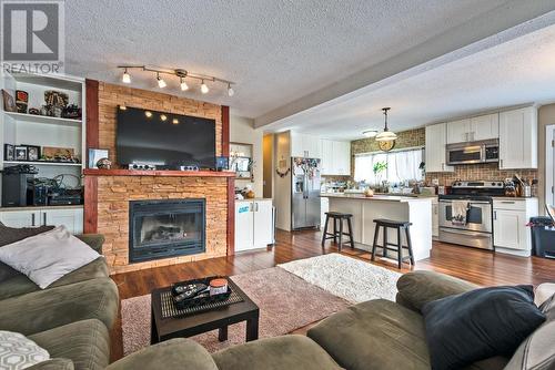 5508 Lombardy Lane, Osoyoos, BC - Indoor Photo Showing Living Room With Fireplace