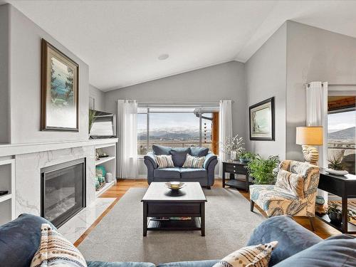 3712 Sunset Ranch Drive, Kelowna, BC - Indoor Photo Showing Living Room