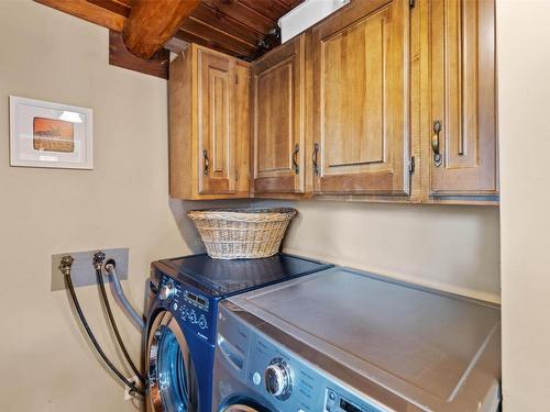 1421 10 Street, Salmon Arm, BC - Indoor Photo Showing Laundry Room