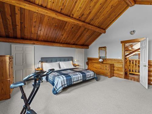 1421 10 Street, Salmon Arm, BC - Indoor Photo Showing Bedroom