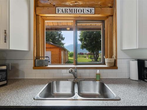 1421 10 Street, Salmon Arm, BC - Indoor Photo Showing Kitchen With Double Sink