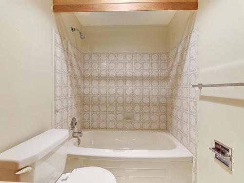 301-555 Rowcliffe Avenue, Kelowna, BC - Indoor Photo Showing Bathroom
