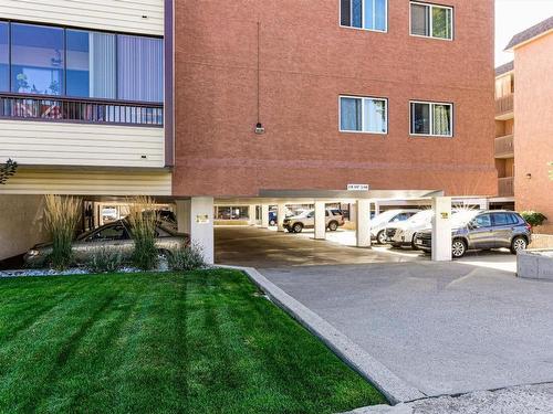 301-555 Rowcliffe Avenue, Kelowna, BC - Outdoor With Exterior