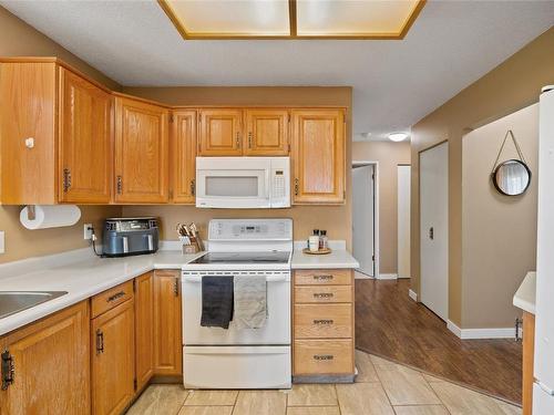 2720 Teal Road, West Kelowna, BC - Indoor Photo Showing Kitchen
