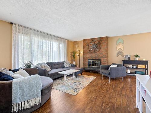 2720 Teal Road, West Kelowna, BC - Indoor Photo Showing Living Room With Fireplace