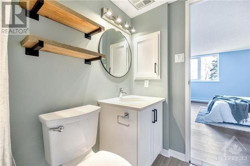1500 Riverside Drive Unit#208, Ottawa, ON - Indoor Photo Showing Bathroom