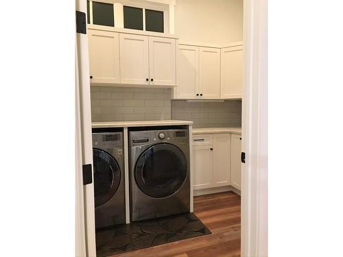 655 Taynton Drive, Invermere, BC - Indoor Photo Showing Laundry Room