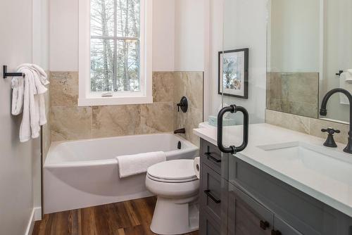 655 Taynton Drive, Invermere, BC - Indoor Photo Showing Bathroom