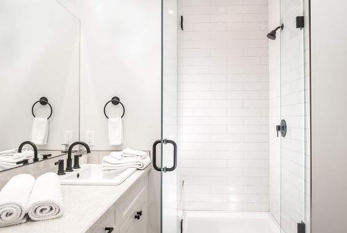 655 Taynton Drive, Invermere, BC - Indoor Photo Showing Bathroom
