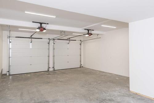 655 Taynton Drive, Invermere, BC - Indoor Photo Showing Garage