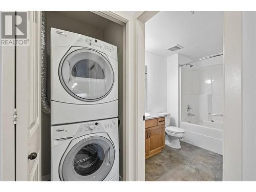 3739 Casorso Road Unit# 318, Kelowna, BC - Indoor Photo Showing Laundry Room