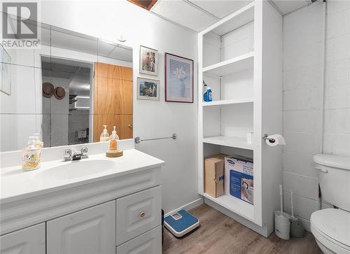60 Queen Street, Smiths Falls, ON - Indoor Photo Showing Bathroom