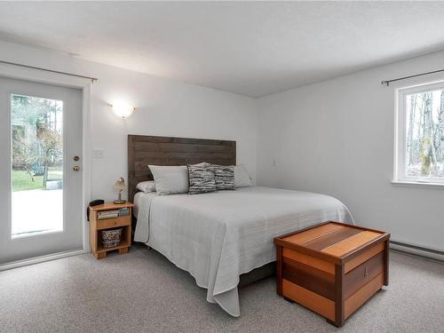 3430 Karen Rd, Black Creek, BC - Indoor Photo Showing Bedroom