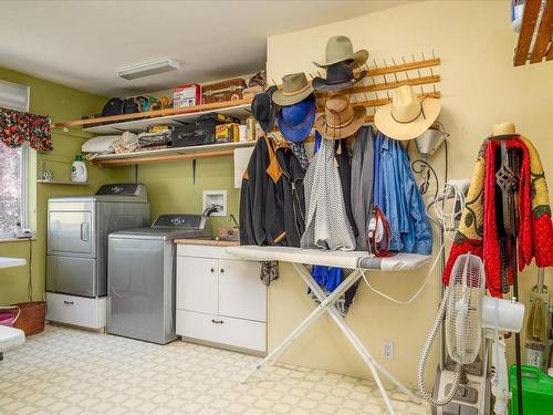 6491 Cowichan Lake Rd, Lake Cowichan, BC - Indoor Photo Showing Laundry Room