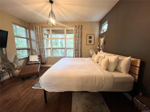 12-203 Boardwalk Blvd, Ucluelet, BC - Indoor Photo Showing Bedroom