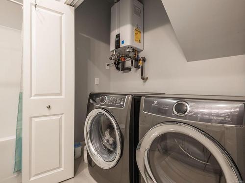 756 Briarwood Dr, Parksville, BC - Indoor Photo Showing Laundry Room