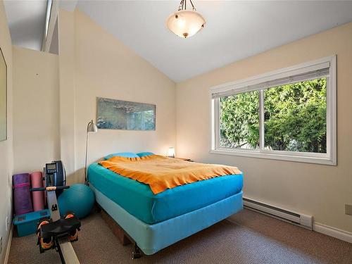 3875 Leaside Rd, Cobble Hill, BC - Indoor Photo Showing Bedroom