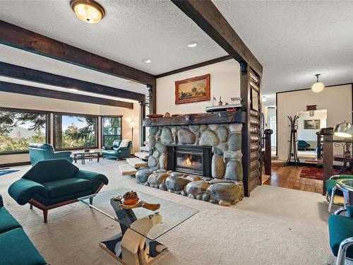 3875 Leaside Rd, Cobble Hill, BC - Indoor Photo Showing Living Room With Fireplace