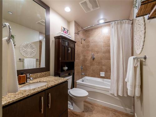 406-1375 Bear Mountain Pkwy, Langford, BC - Indoor Photo Showing Bathroom