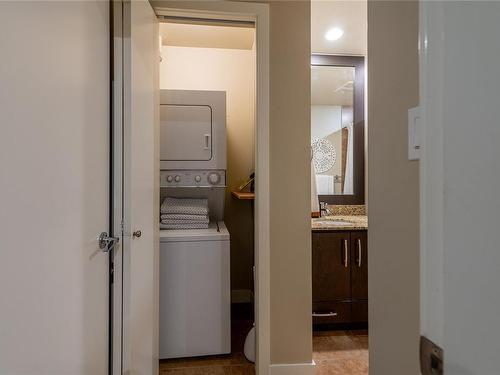 406-1375 Bear Mountain Pkwy, Langford, BC - Indoor Photo Showing Laundry Room