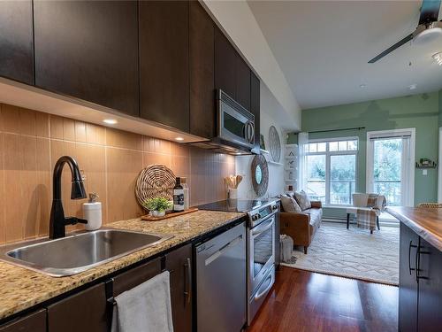 406-1375 Bear Mountain Pkwy, Langford, BC - Indoor Photo Showing Kitchen With Upgraded Kitchen