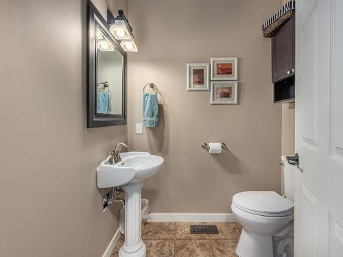 661 Lagoon Court Road, Clinton, BC - Indoor Photo Showing Bathroom