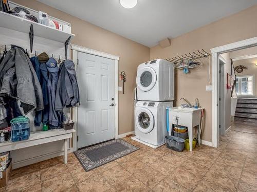 661 Lagoon Court Road, Clinton, BC - Indoor Photo Showing Laundry Room