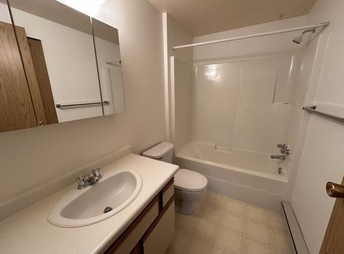 407-284 Yorkton Avenue, Penticton, BC - Indoor Photo Showing Bathroom