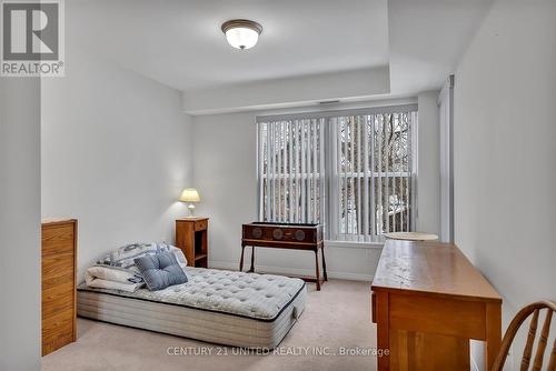 211 - 8 Huron Street, Kawartha Lakes, ON - Indoor Photo Showing Bedroom