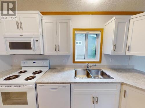 38-6263 Lund Street, Powell River, BC - Indoor Photo Showing Kitchen With Double Sink
