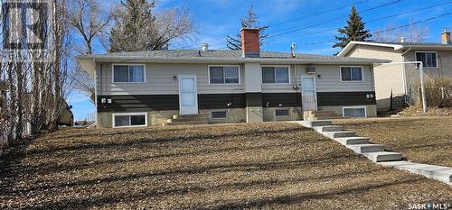 A&B 340 Begg Street W, Swift Current, SK - Outdoor With Facade