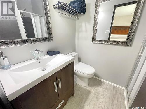 120 Hayes Drive, Swift Current, SK - Indoor Photo Showing Bathroom