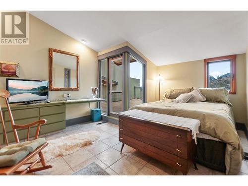 264 Eastside Road, Okanagan Falls, BC - Indoor Photo Showing Bedroom