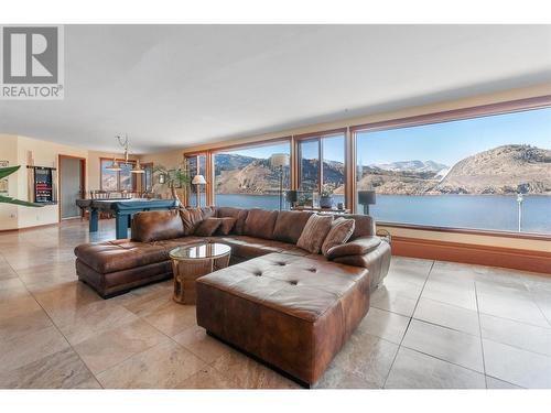 264 Eastside Road, Okanagan Falls, BC - Indoor Photo Showing Living Room