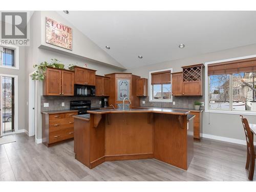 1566 Large Avenue, Kelowna, BC - Indoor Photo Showing Kitchen