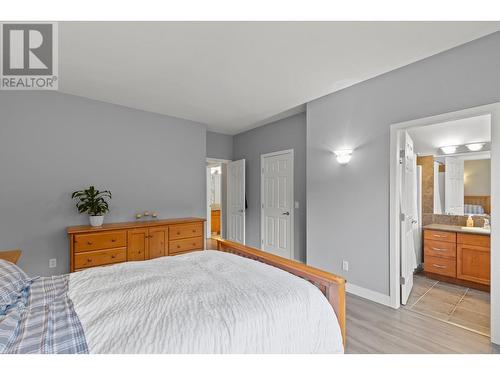 1566 Large Avenue, Kelowna, BC - Indoor Photo Showing Bedroom